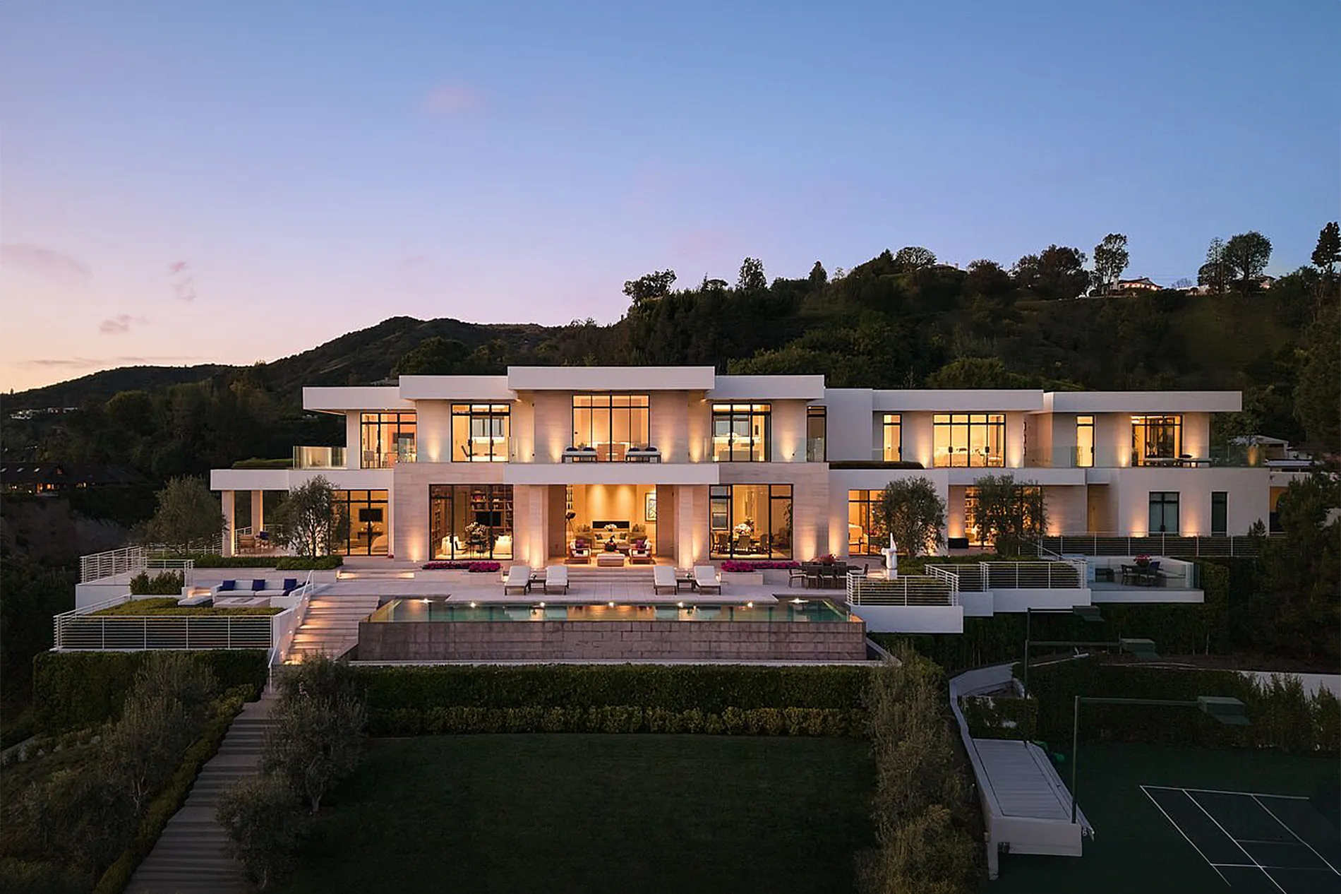 The Architecture of Abundance: A Systemic Inquiry into American High-Value Estates